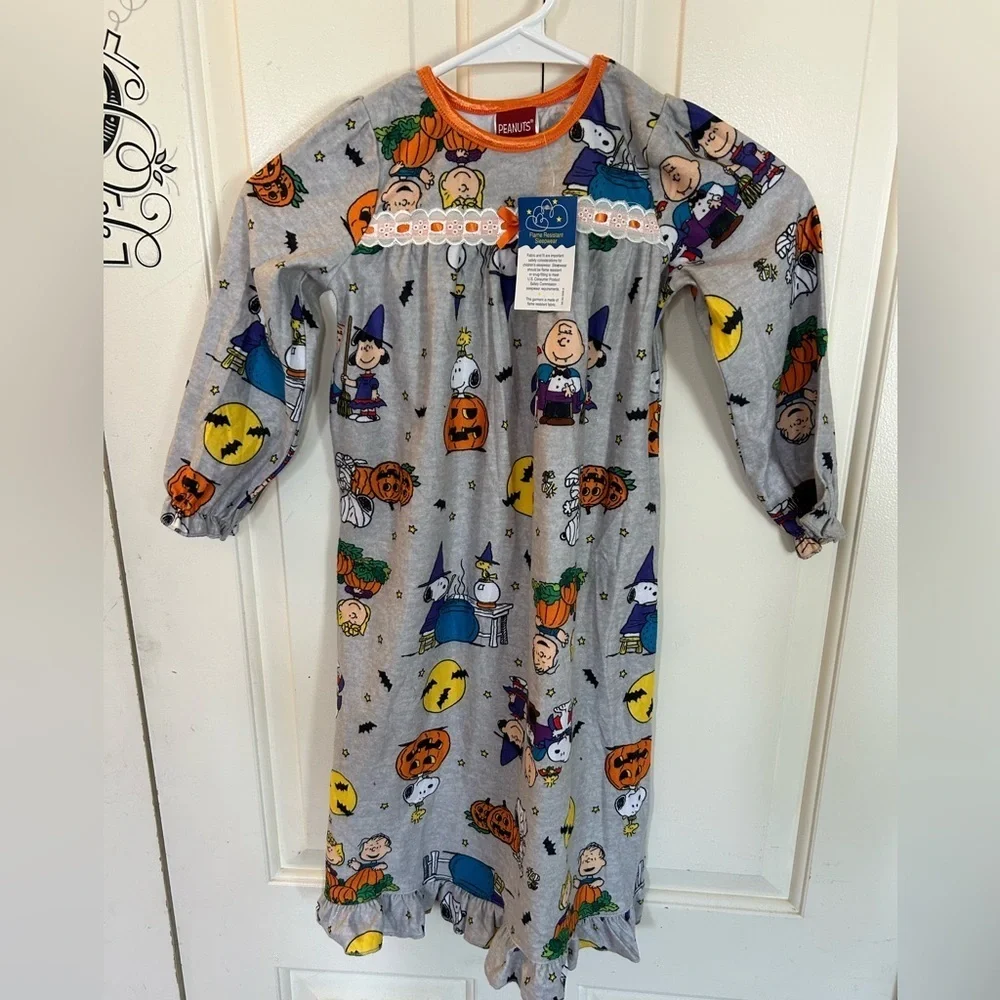 Peanuts Girls Halloween Nightgown  Charlie Brown Snoopy Great Pumpkin Size 4